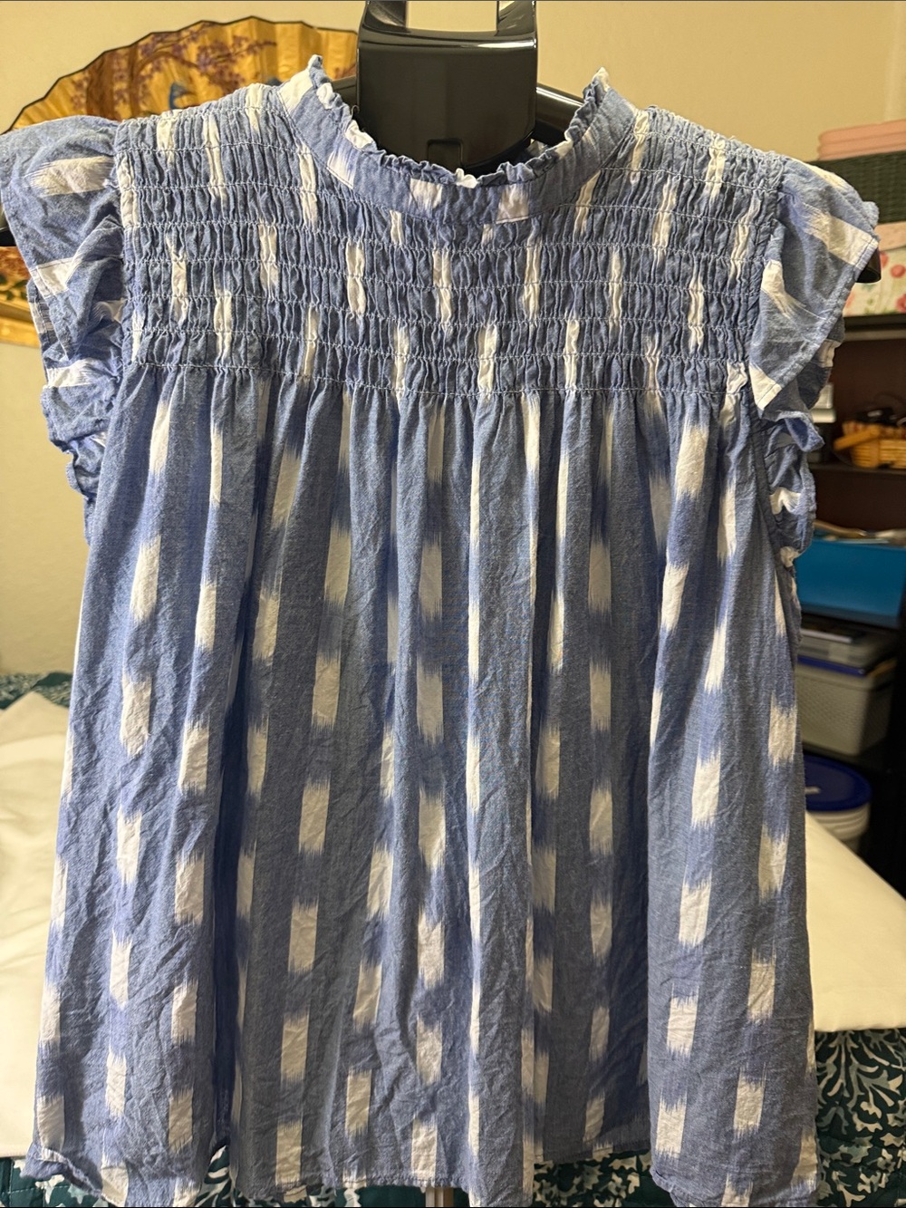 Crown & Ivy 100% Cotton blue and white shirred sleeveless blouse size XL